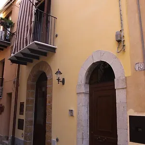 La Finestra Sotto La Rocca Cefalù